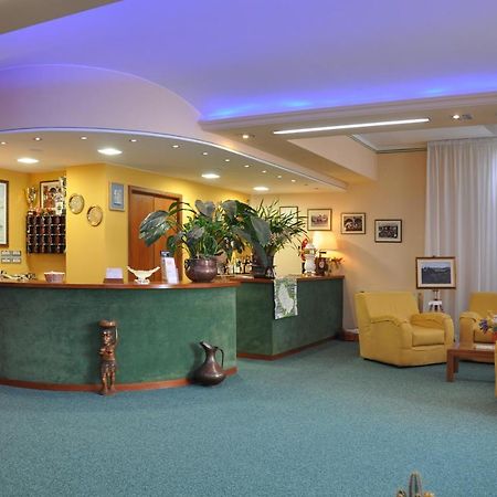 Hotel La Pergola Барга Екстериор снимка