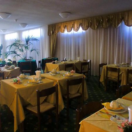 Hotel La Pergola Барга Екстериор снимка