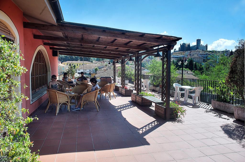 Hotel La Pergola Барга Екстериор снимка