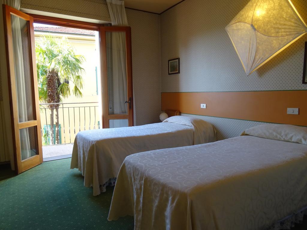 Hotel La Pergola Барга Екстериор снимка