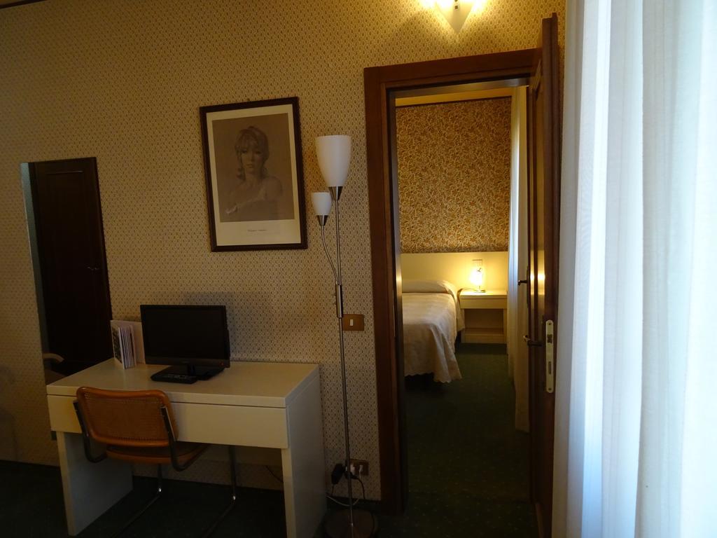 Hotel La Pergola Барга Екстериор снимка