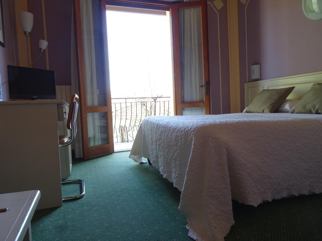Hotel La Pergola Барга Екстериор снимка
