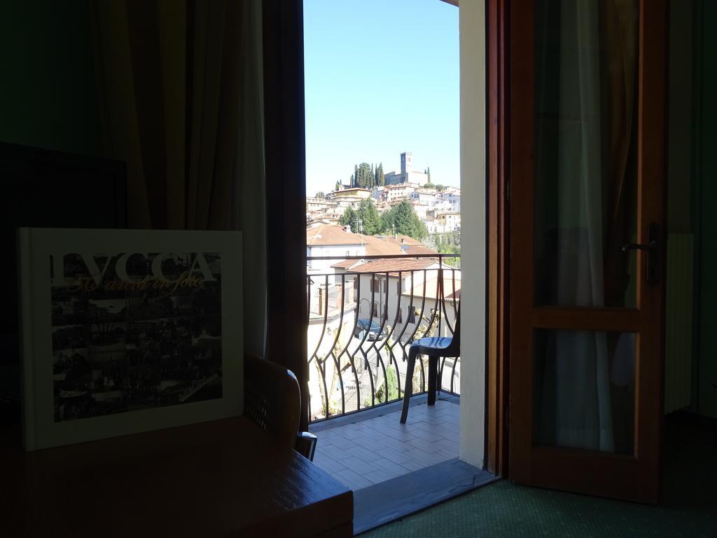 Hotel La Pergola Барга Екстериор снимка