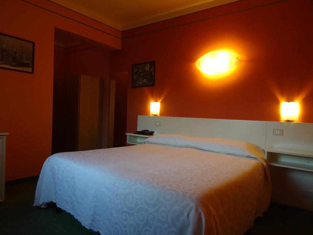 Hotel La Pergola Барга Екстериор снимка