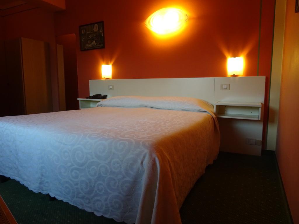 Hotel La Pergola Барга Екстериор снимка