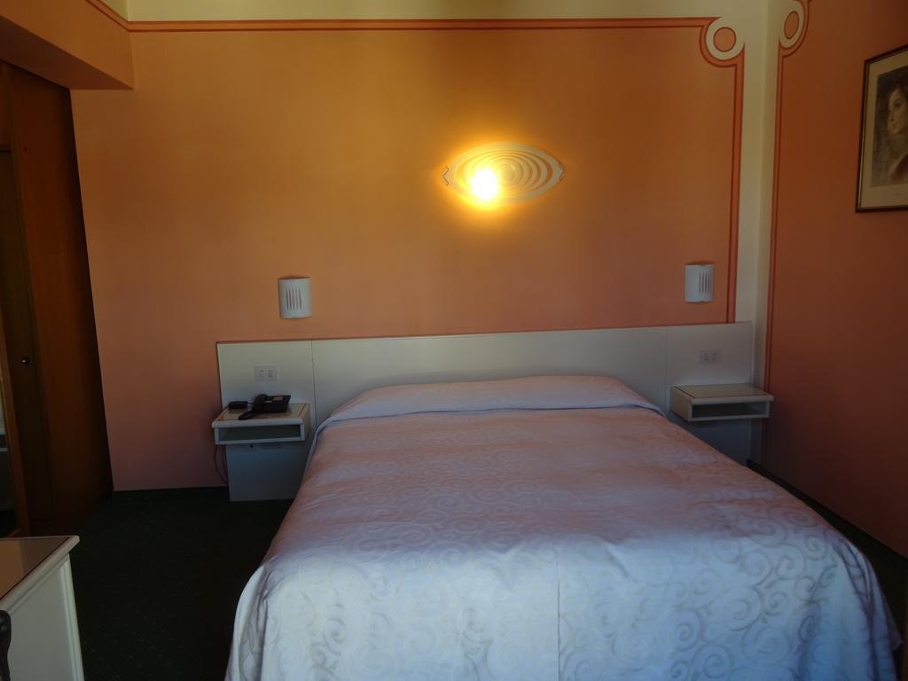 Hotel La Pergola Барга Екстериор снимка