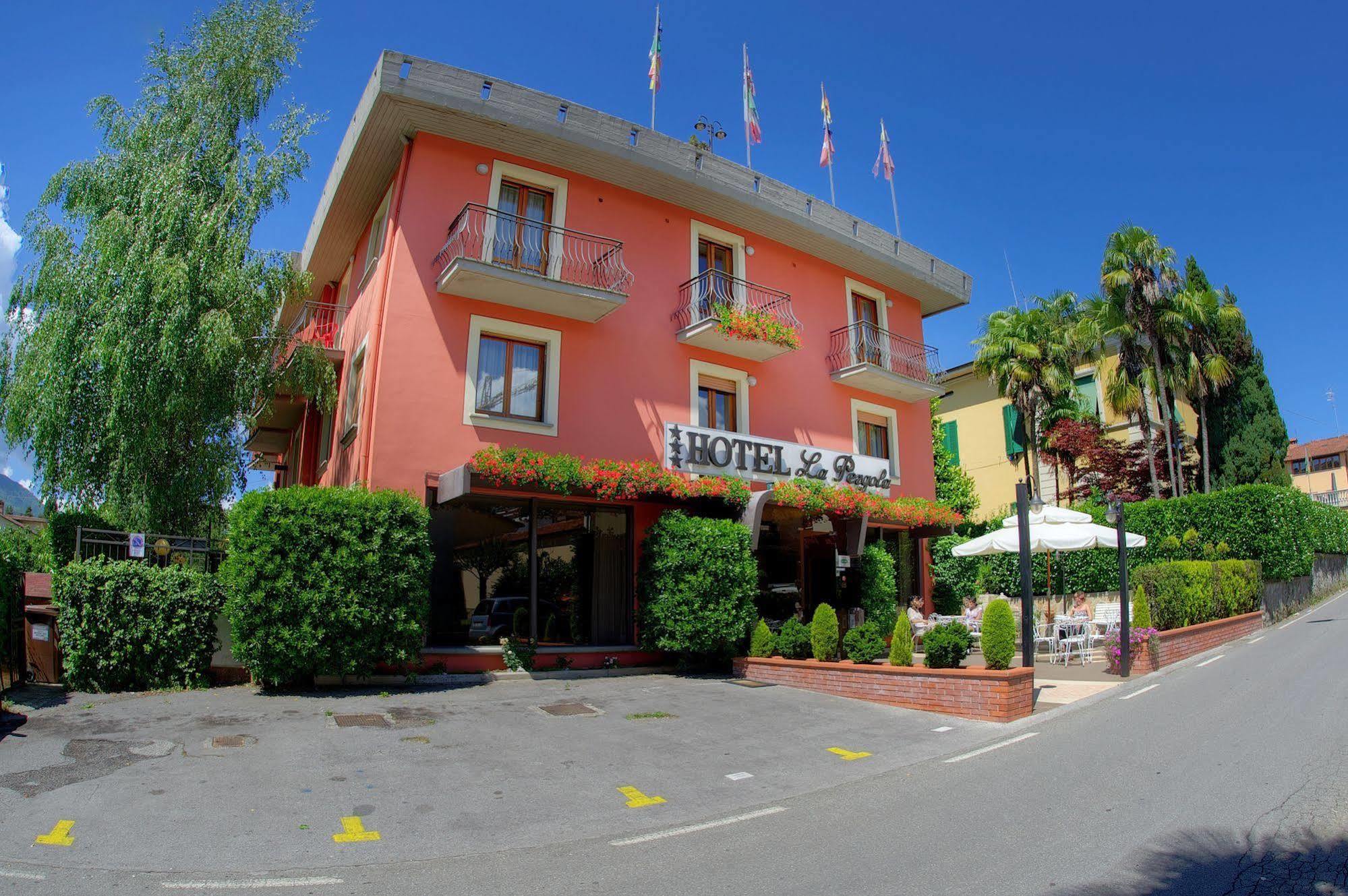 Hotel La Pergola Барга Екстериор снимка