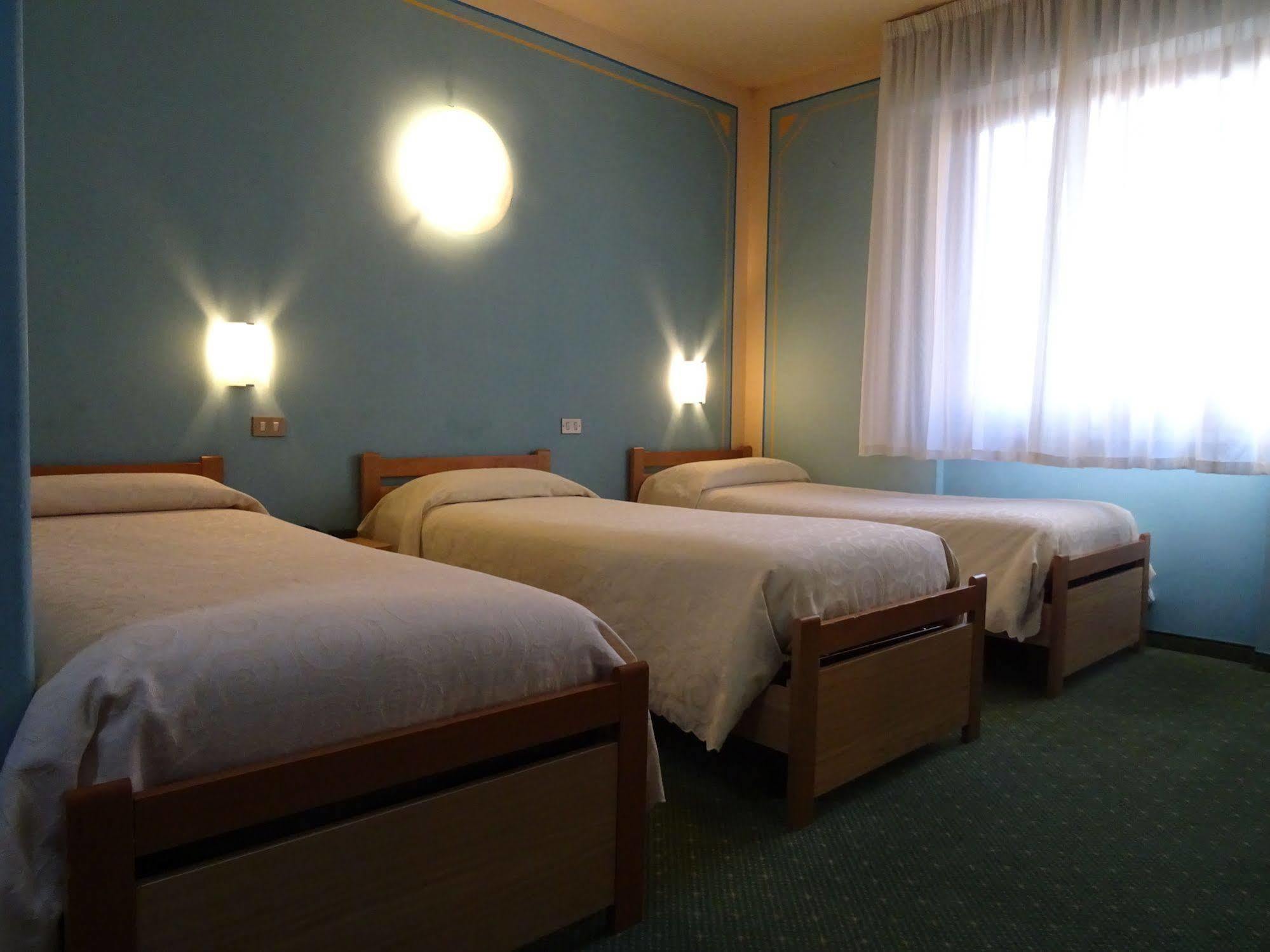 Hotel La Pergola Барга Екстериор снимка