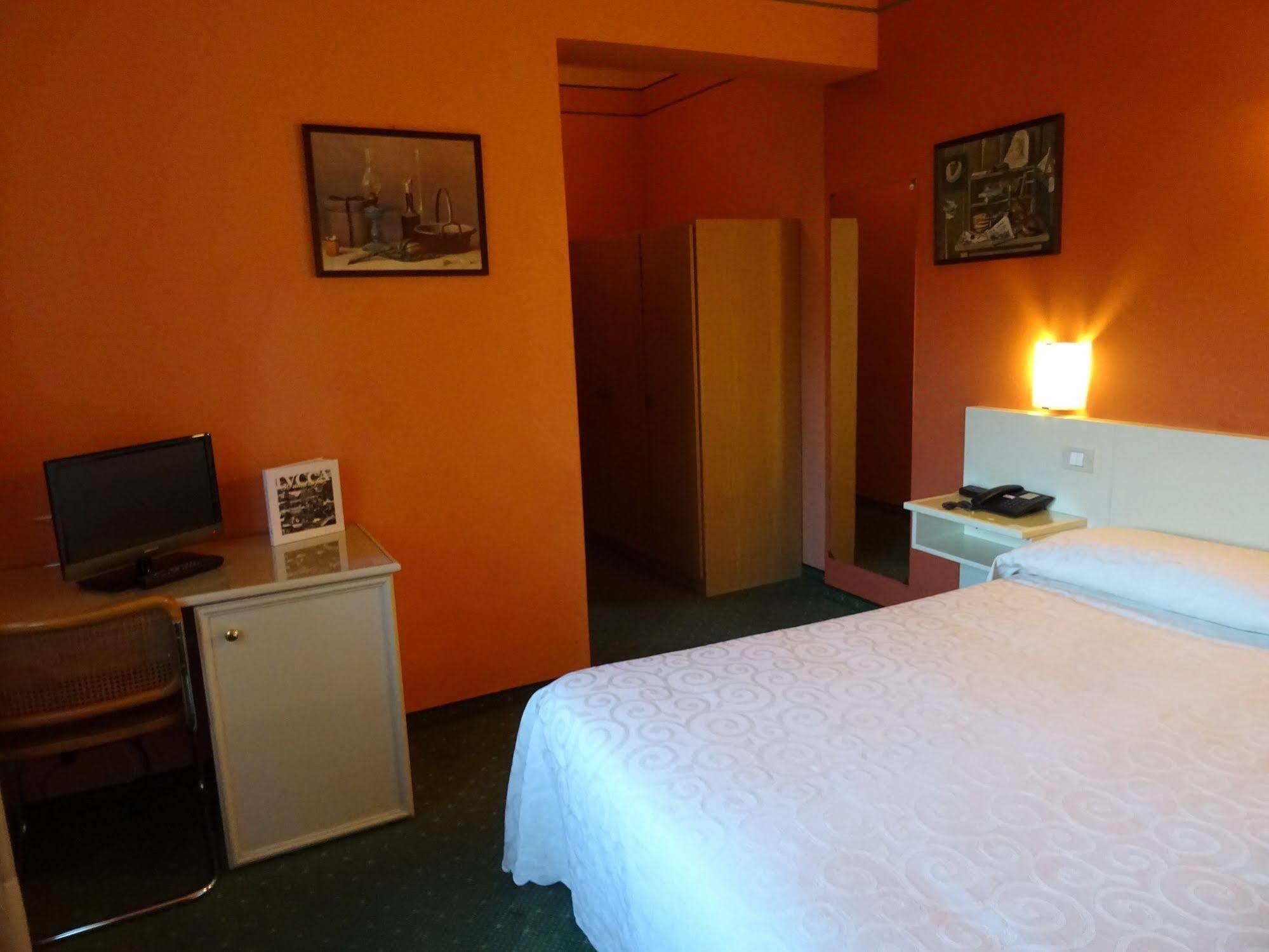 Hotel La Pergola Барга Екстериор снимка