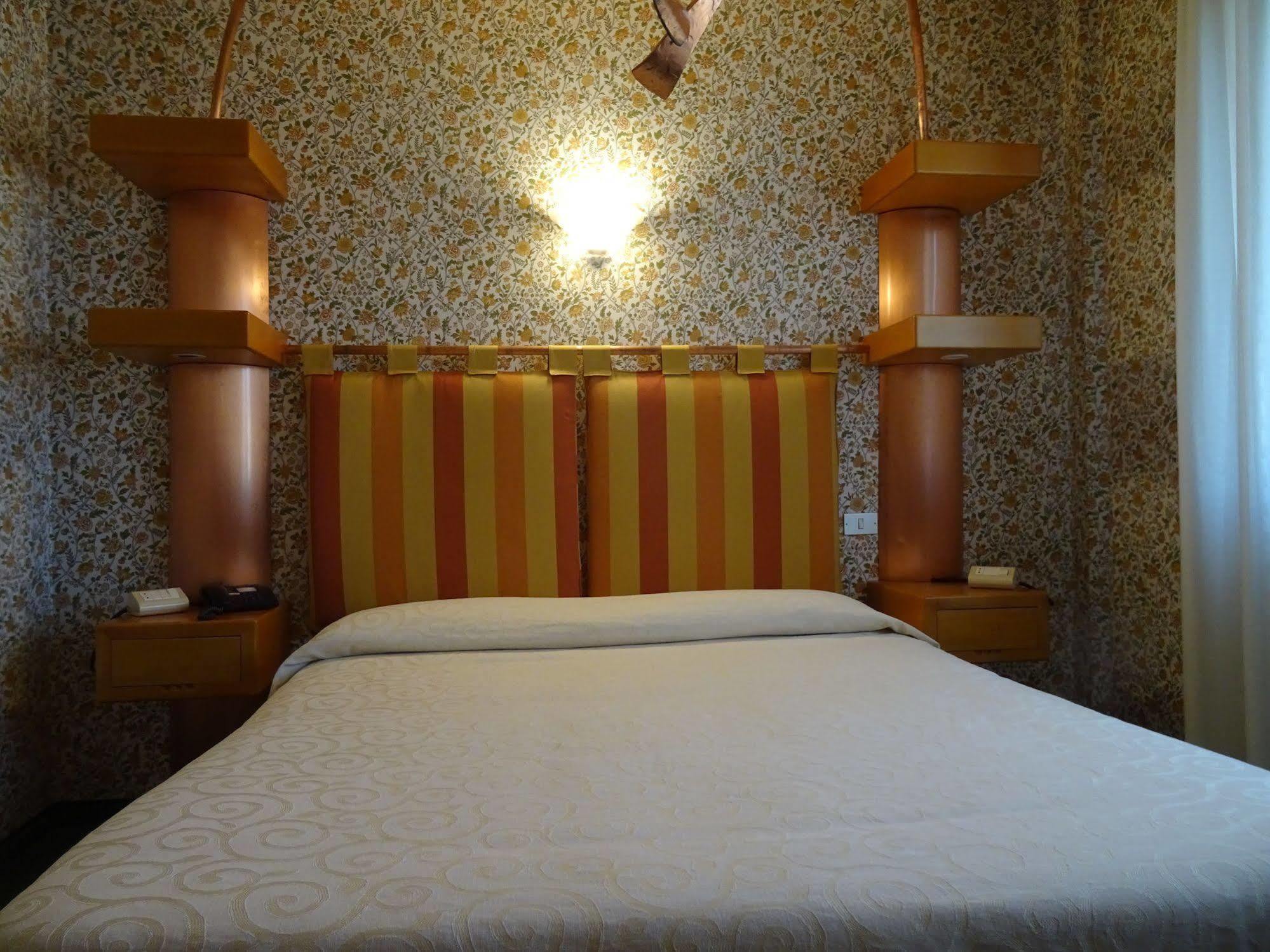 Hotel La Pergola Барга Екстериор снимка
